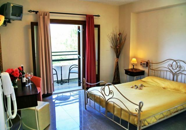 Hotel Pela Skala Kallonis Quarto foto